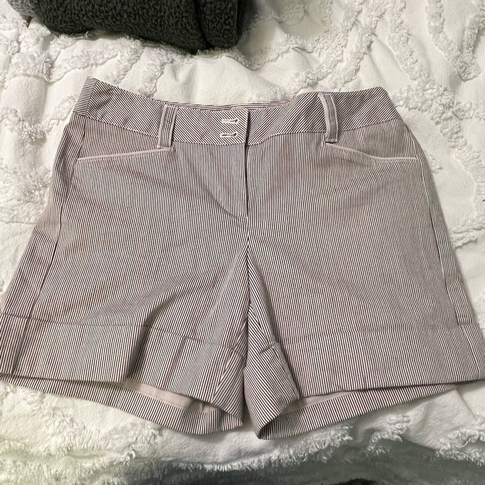 White House Black Market shorts sz0